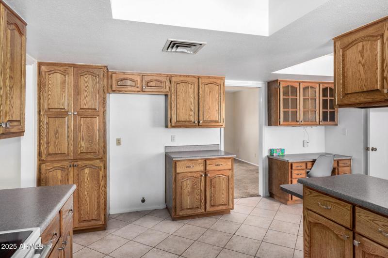 Excellent Spacious Kitchen