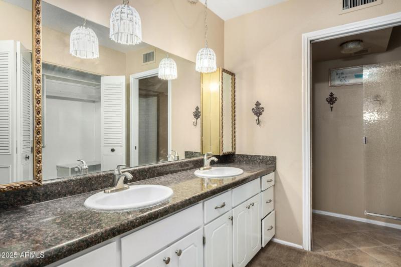 Dual Vanity at Owner's Suite