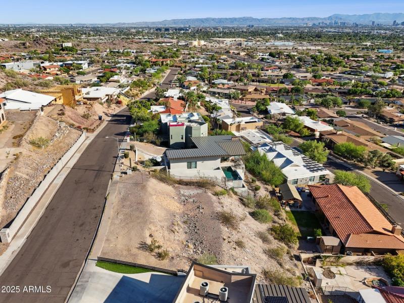 8-web-or-mls-7040-north-23rd-pl