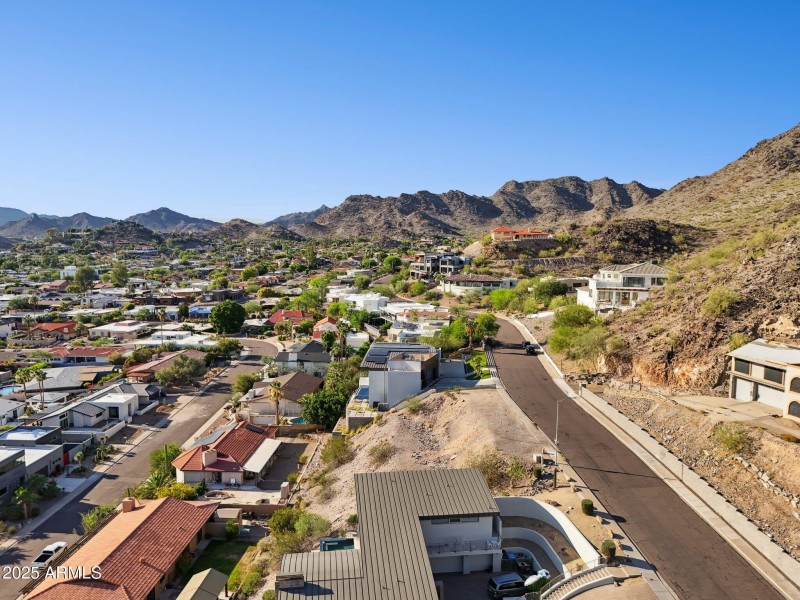 14-web-or-mls-7040-north-23rd-pl