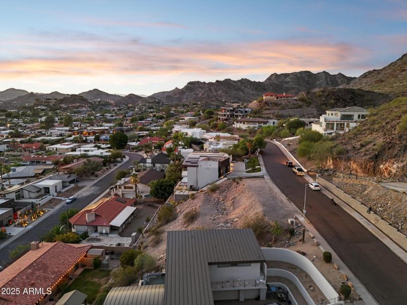 26-web-or-mls-7040-north-23rd-pl