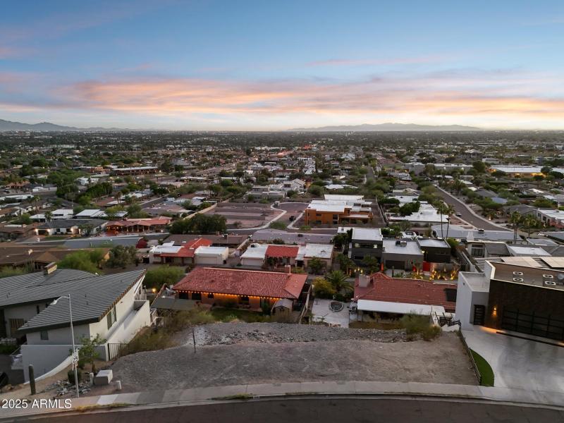 27-web-or-mls-7040-north-23rd-pl