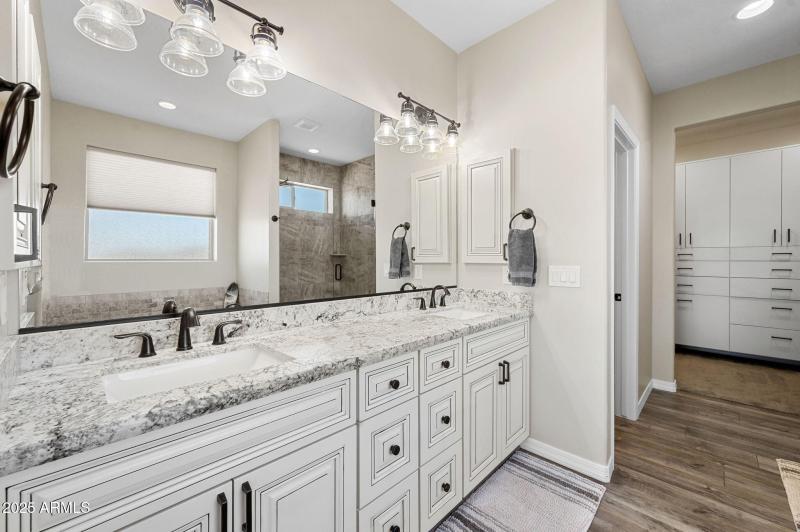 20-Primary Bathroom (2)