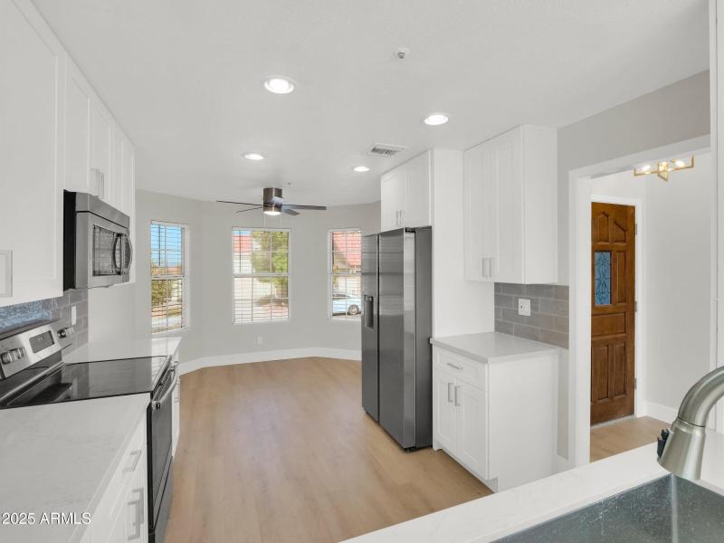 na 113 large eat in kitchen 6-25