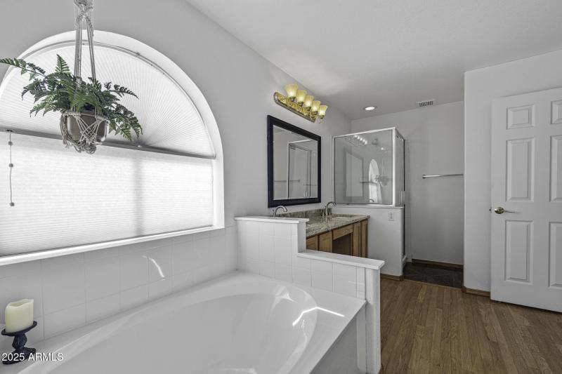 4530 E Desert Wind Dr-20