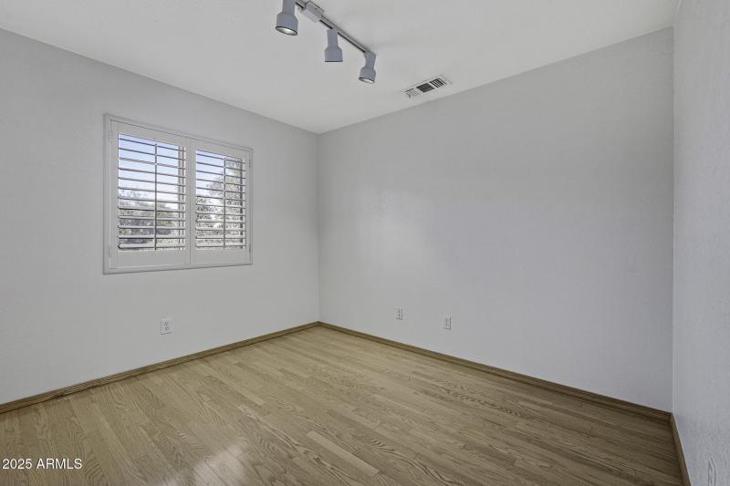 4530 E Desert Wind Dr-23