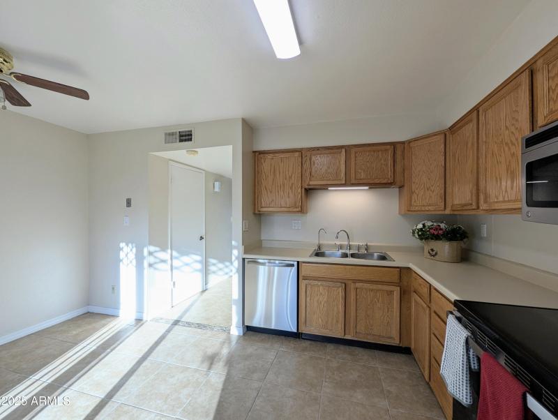 2233 W FARMDALE AVE #2