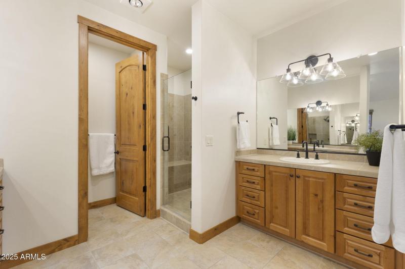 23-web-or-mls-JC0A4839