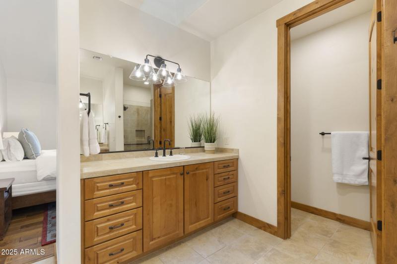 24-web-or-mls-JC0A4844