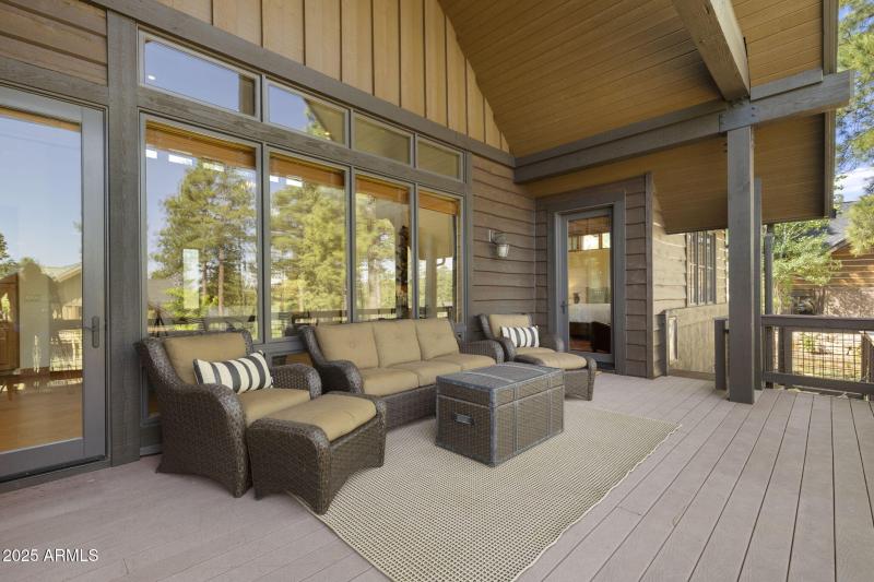 44-web-or-mls-JC0A4944