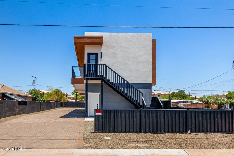 411 N 32nd PL