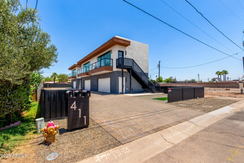 411 N 32nd PL