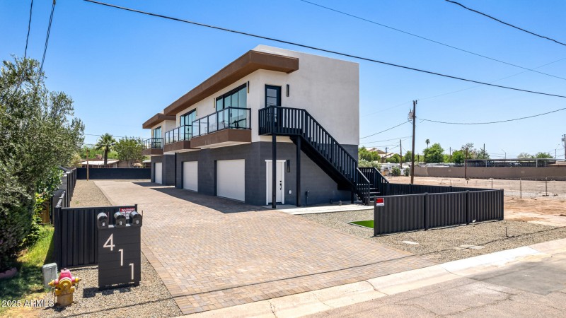 411 N 32nd PL