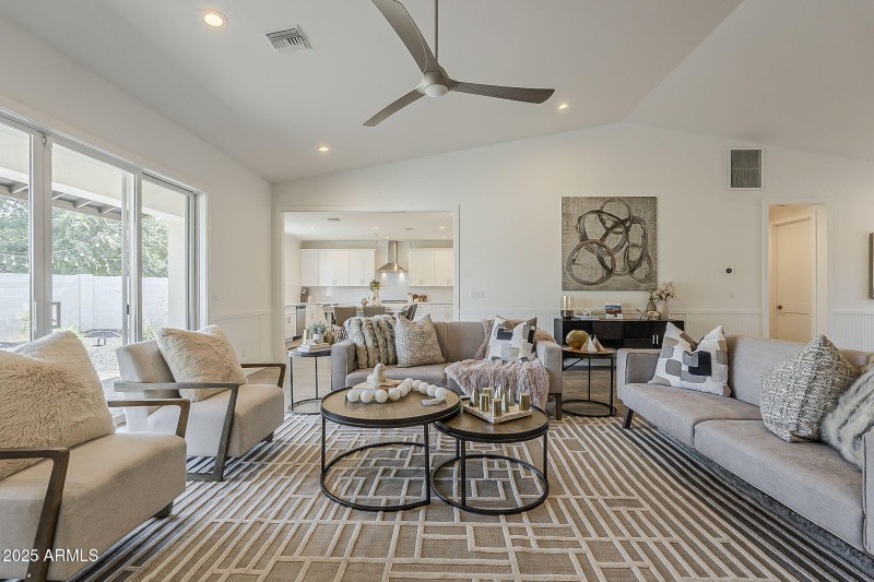 21-web-or-mls-Clarendon-13