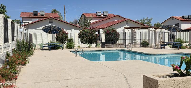 Pool & Club House (4)