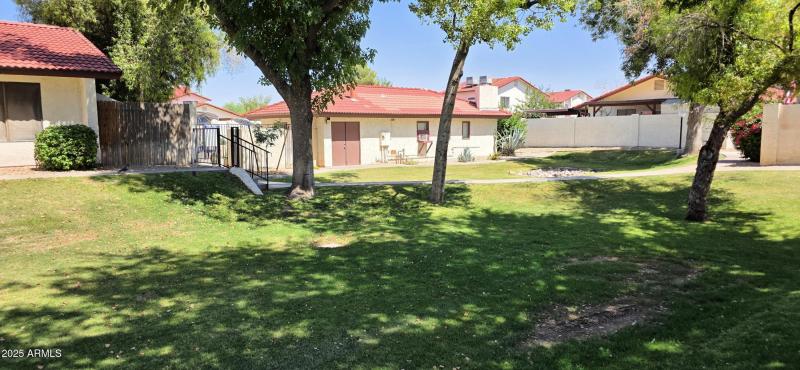 Pool & Club House (7)