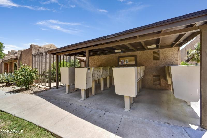 Easy Walk to Mailboxes