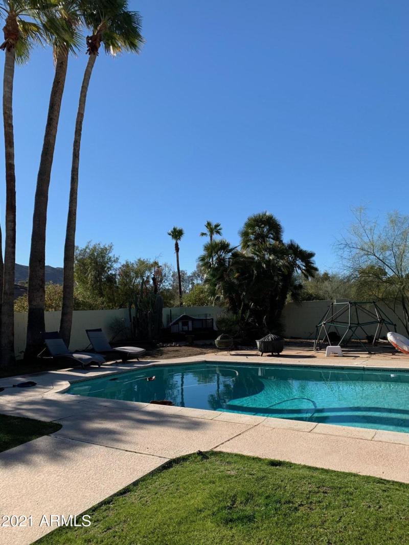 0FCCD718-EE9B-45E3-A614-2200B995CF3F