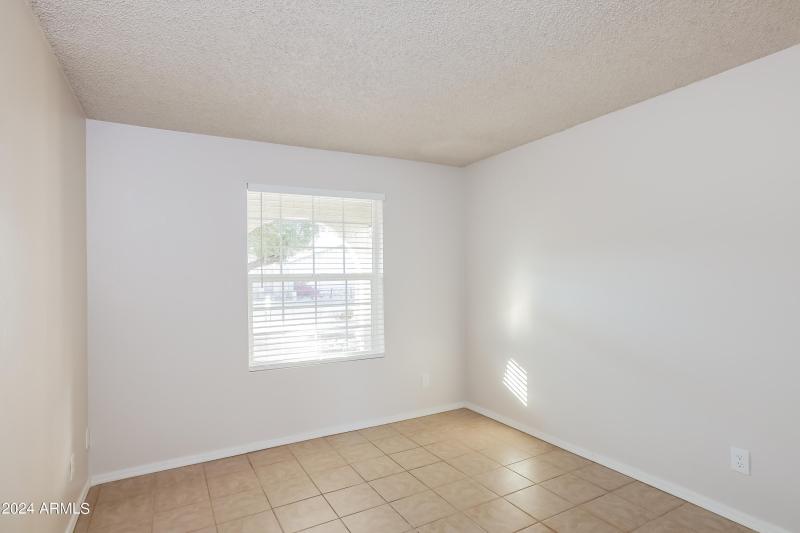 026-photo-bedroom-13286366