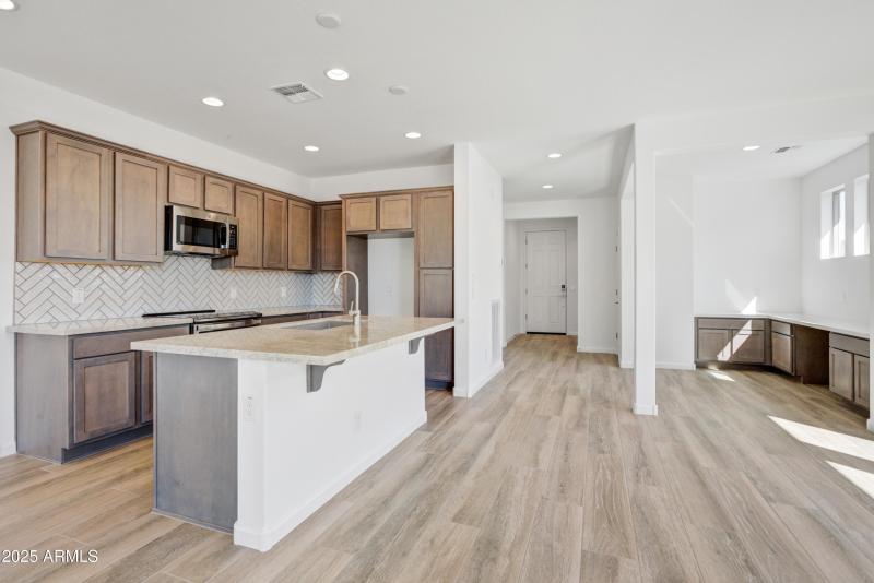 009_Kitchen and Office