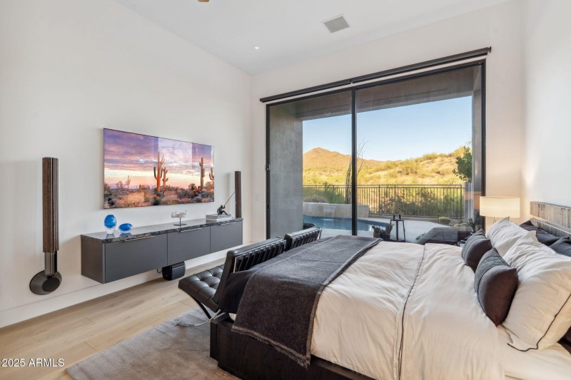 Primary w/ Backyard Access