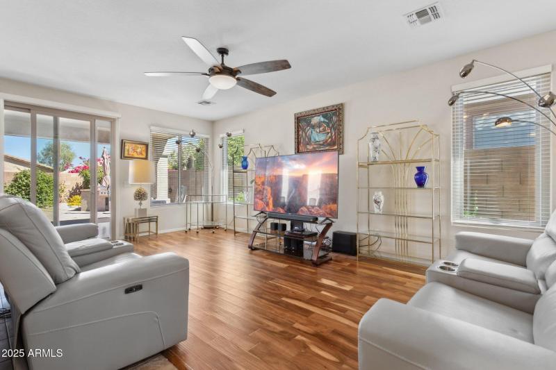 Large Living Room - Updated Flooring