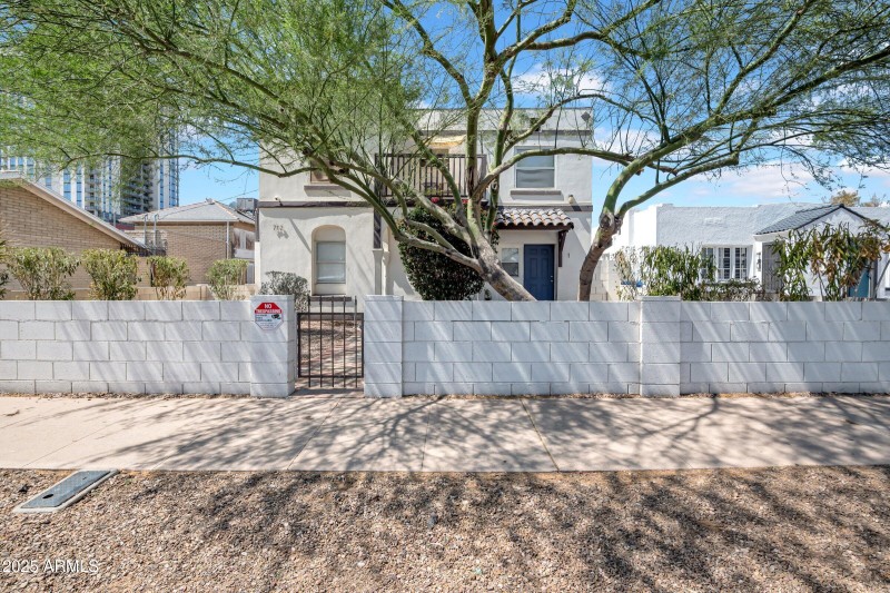 1-custom-712 E Pierce St-1