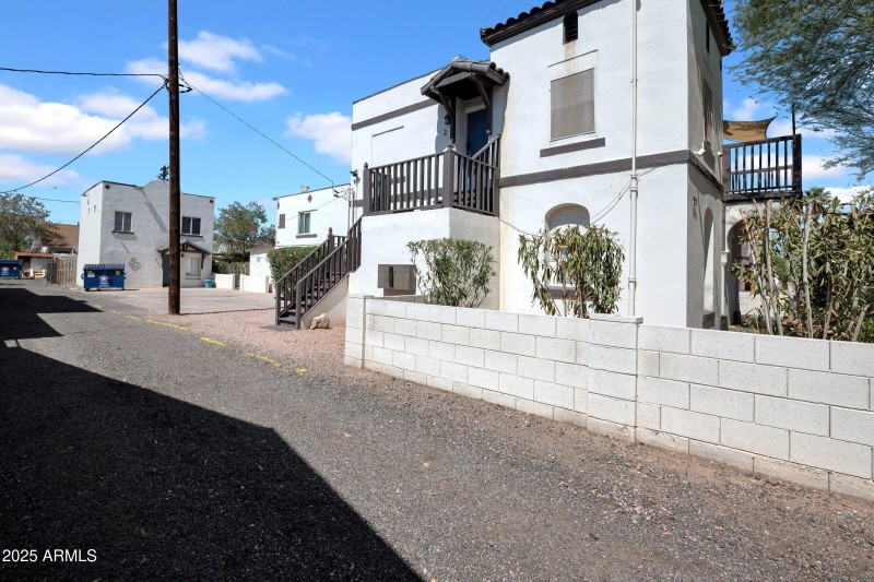 3-custom-712 E Pierce St-3