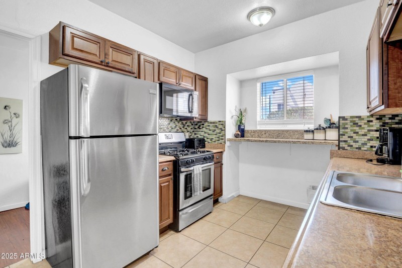 10-custom-712 E Pierce St-10