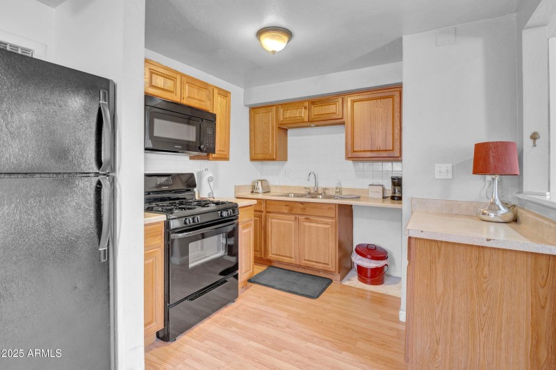 24-custom-712 E Pierce St-24