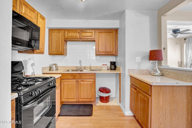 25-custom-712 E Pierce St-25