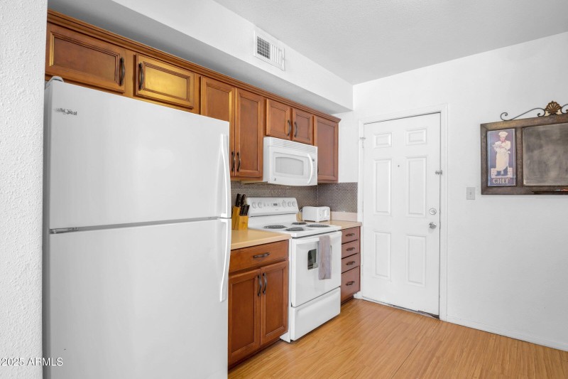 37-custom-712 E Pierce St-37