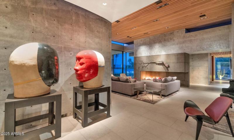 4446 E Mockingbird Ln-large-009-021-4446