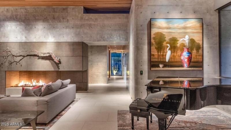 4446 E Mockingbird Ln-large-019-067-4446