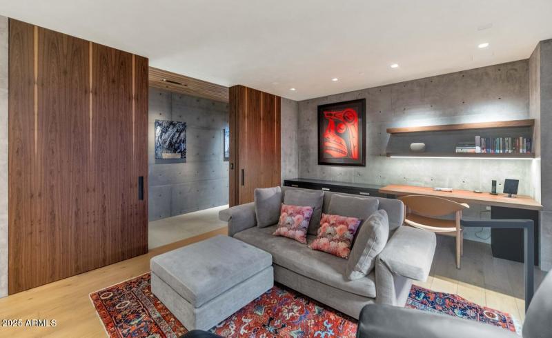 4446 E Mockingbird Ln-large-036-036-4446