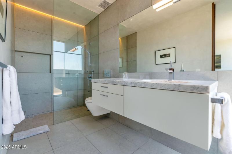 4446 E Mockingbird Ln-large-051-028-4446