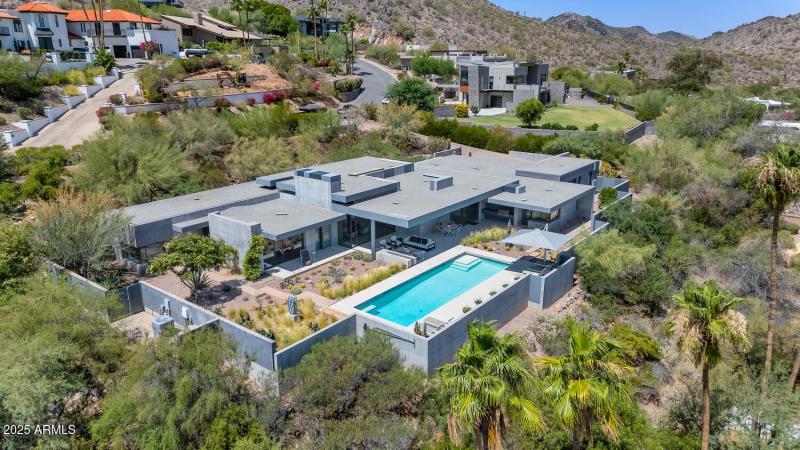 4446 E Mockingbird Ln-large-054-005-4446