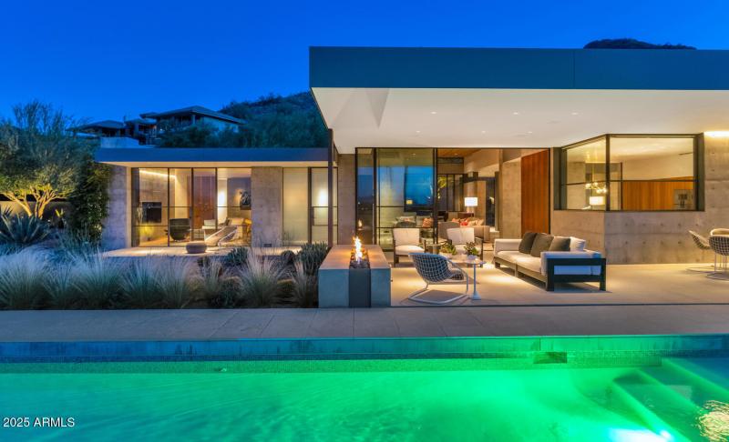 4446 E Mockingbird Ln-large-069-034-4446