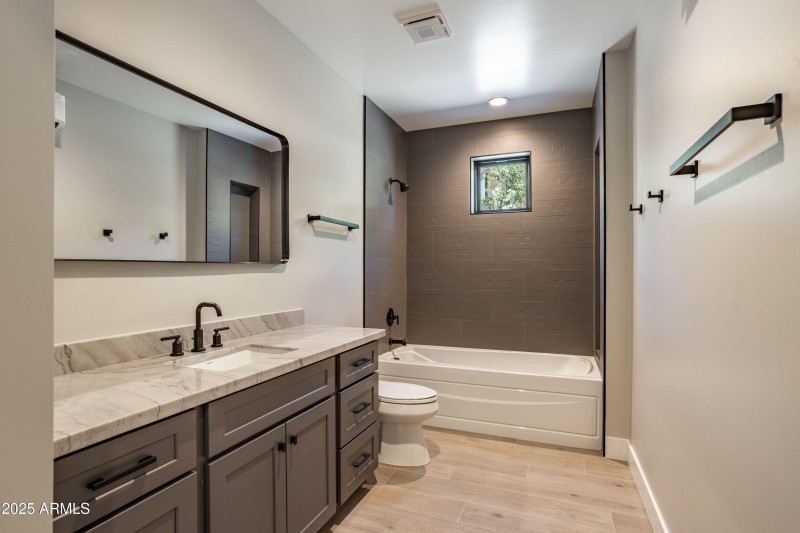 Full bathroom - hallway