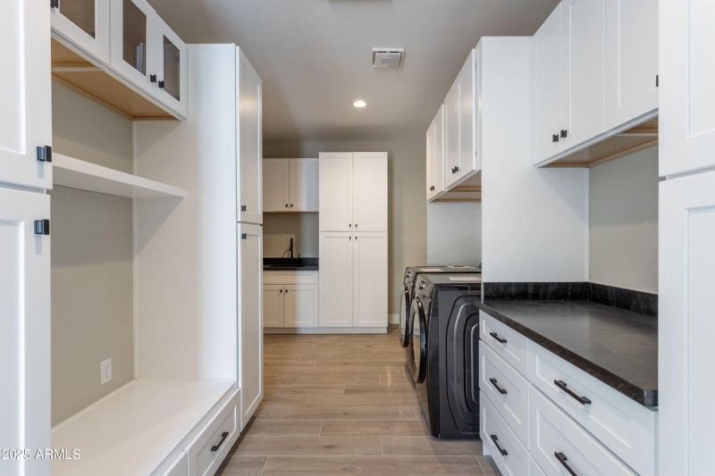Laundry room , sink , storage