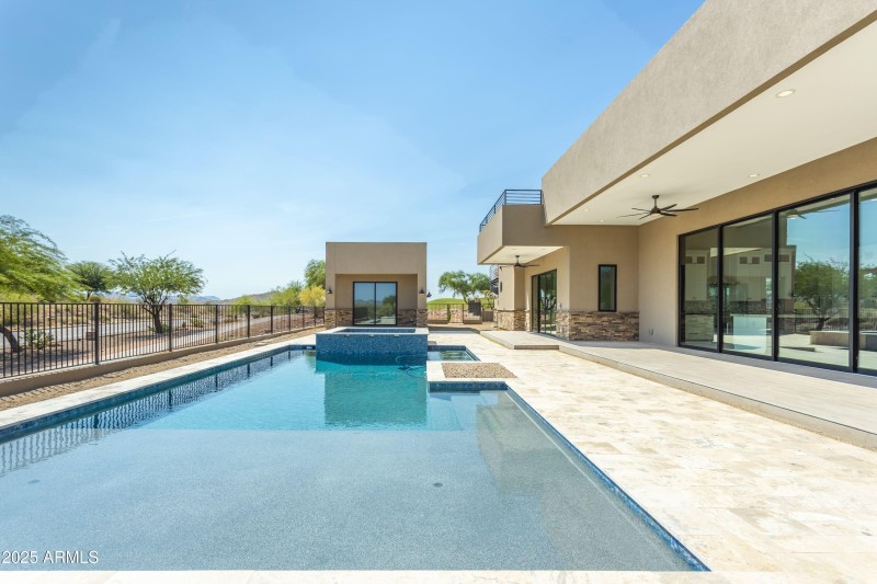 Pool Jacuzzi tavertine decking