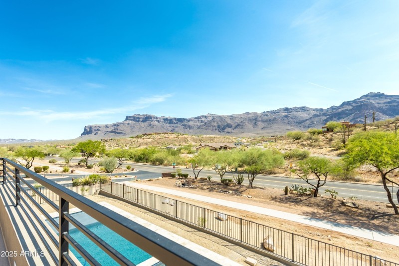 views form roof-top vewing deck