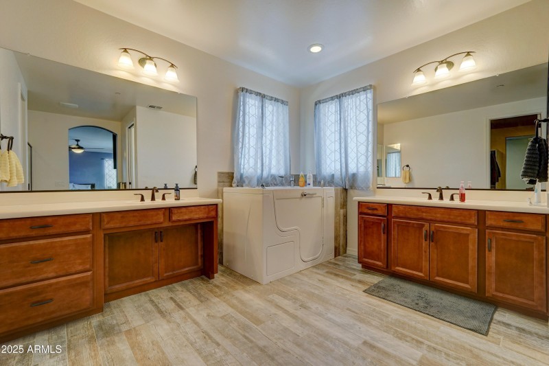 MBathroom Tub
