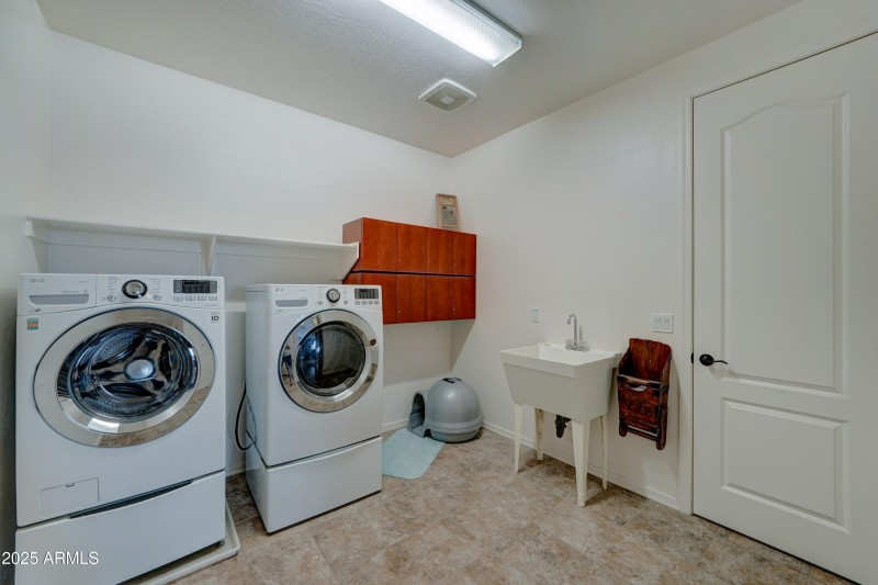 Large laundry rs