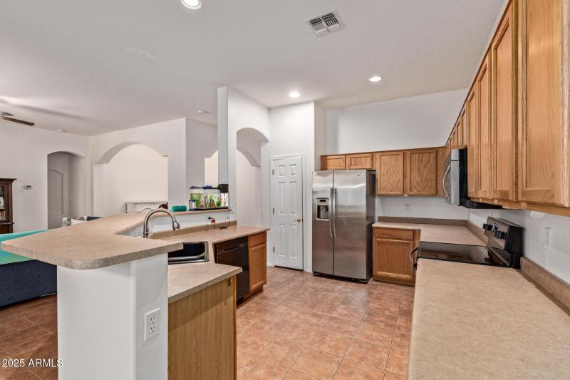 Kitchen w/ Island