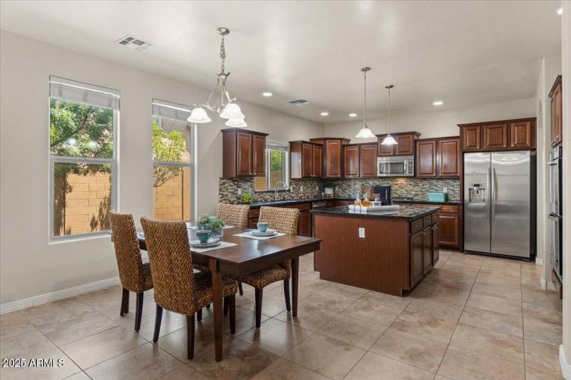 21-Dining and Kitchen