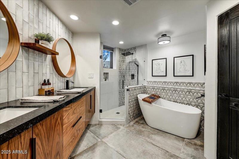 Bedroom 3 En Suite Bath