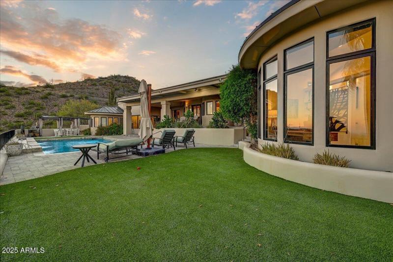 Seamless Indoor-Outdoor Design