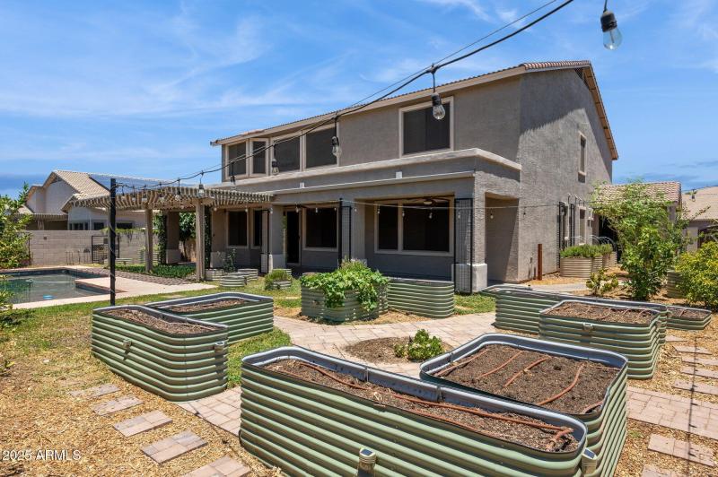 55-web-or-mls-20226-n-madison-dr