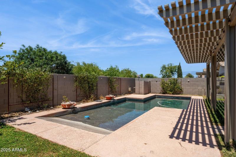 51-web-or-mls-20226-n-madison-dr